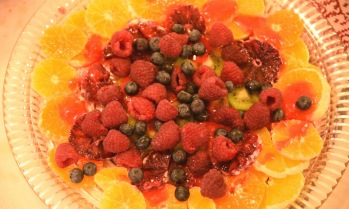 No -sugar fresh fruit salad with raspberries, blueberries and oranges